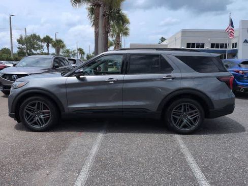 Used 2025 Ford Explorer ST AWD/4WD image 5