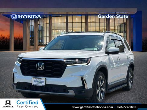 Certified 2024 Honda Pilot Touring image 1