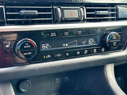 Used 2025 Nissan Pathfinder SV image 16