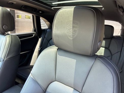 Used 2025 Porsche Macan AWD/4WD image 16