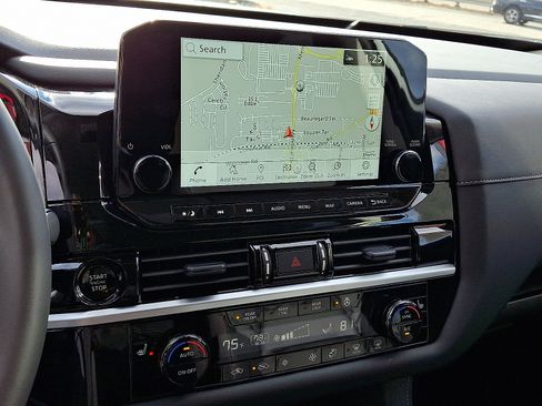 New 2025 Nissan Pathfinder SL image 11