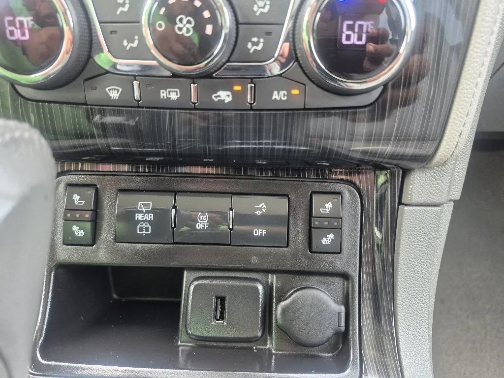 Used 2016 Chevrolet Traverse LT FWD image 26