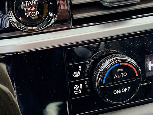 Used 2025 Nissan Pathfinder Platinum AWD/4WD image 18