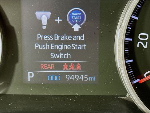 Used 2021 Toyota RAV4 XLE image 19