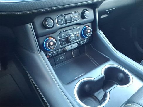 Used 2023 Chevrolet Suburban Premier image 15