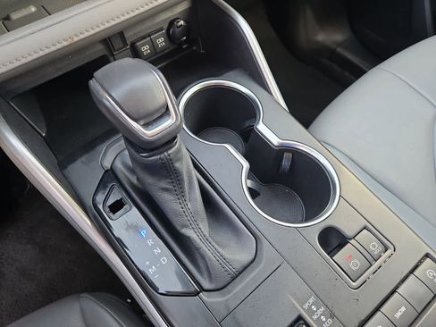 Used 2021 Toyota Highlander XLE image 31