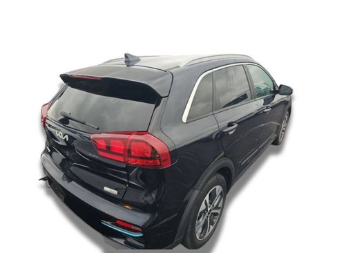 Used 2022 Kia Niro EX w/ Cold Weather Package FWD image 4