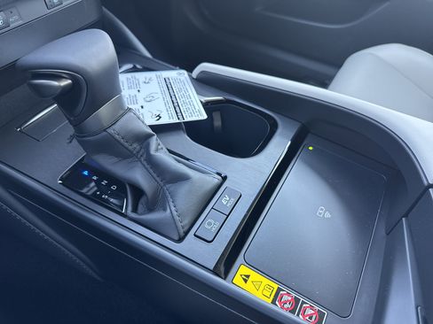 New 2025 Lexus ES 300h w/ Premium Package image 26