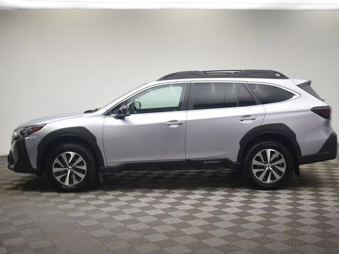 Used 2025 Subaru Outback Premium AWD/4WD image 13