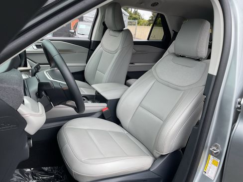 Used 2025 Ford Explorer Active w/ Active Comfort Package RWD image 18