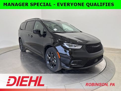 New 2026 Chrysler Pacifica Select w/ S Appearance Package image 1