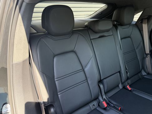 Used 2025 Porsche Cayenne Turbo image 21