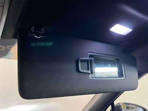 Used 2023 Volkswagen Tiguan SE R-Line image 36