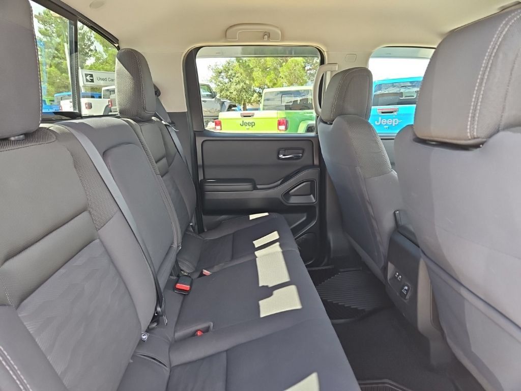 Used 2024 Nissan Frontier SV w/ SV Convenience Package RWD image 26