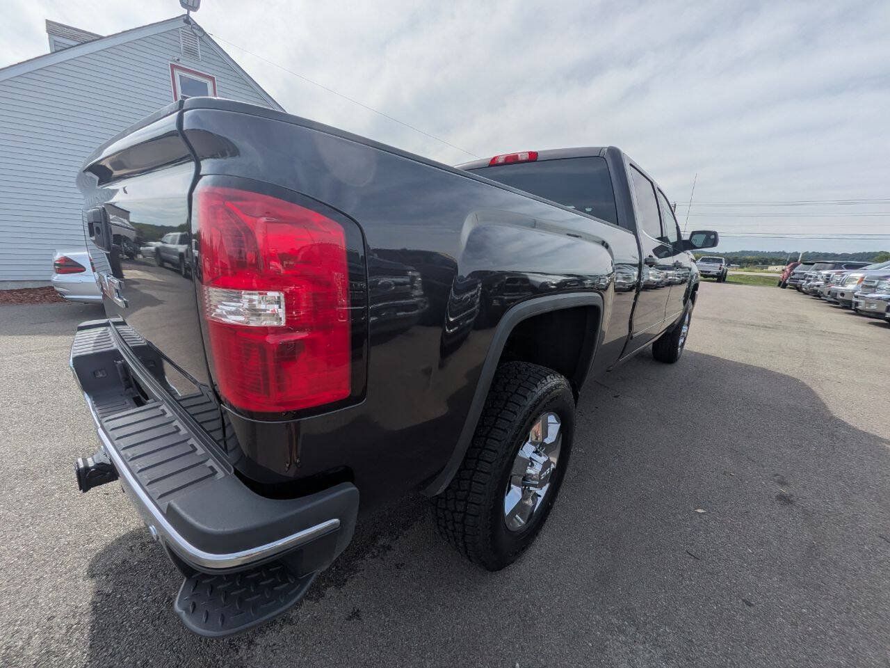 Used 2015 GMC Sierra 2500 SLE w/ SLE Preferred Package AWD/4WD image 9