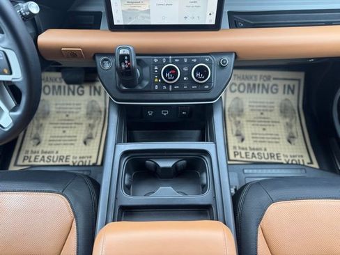 Used 2024 Land Rover Defender 110 X-Dynamic SE image 27