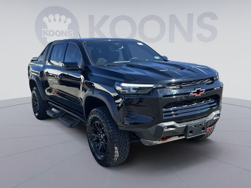 Used 2025 Chevrolet Colorado ZR2 w/ Midnight Edition AWD/4WD image 18