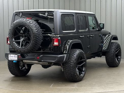 Used 2024 Jeep Wrangler Unlimited w/ Convenience Group AWD/4WD image 5
