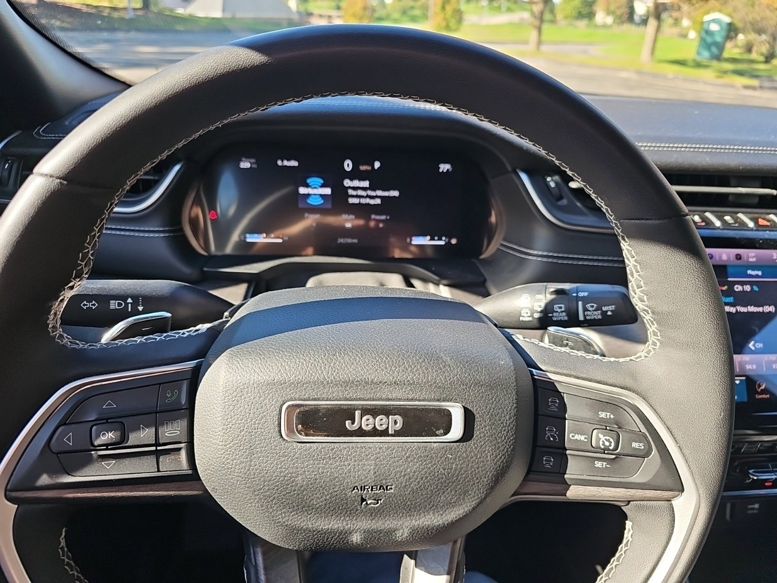 Used 2024 Jeep Grand Cherokee L Limited AWD/4WD image 19