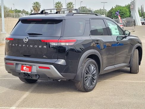 New 2026 Nissan Pathfinder SL w/ SL Premium Package image 4