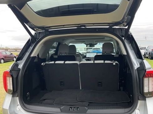 Used 2025 Ford Explorer Platinum w/ Ultimate Package image 11