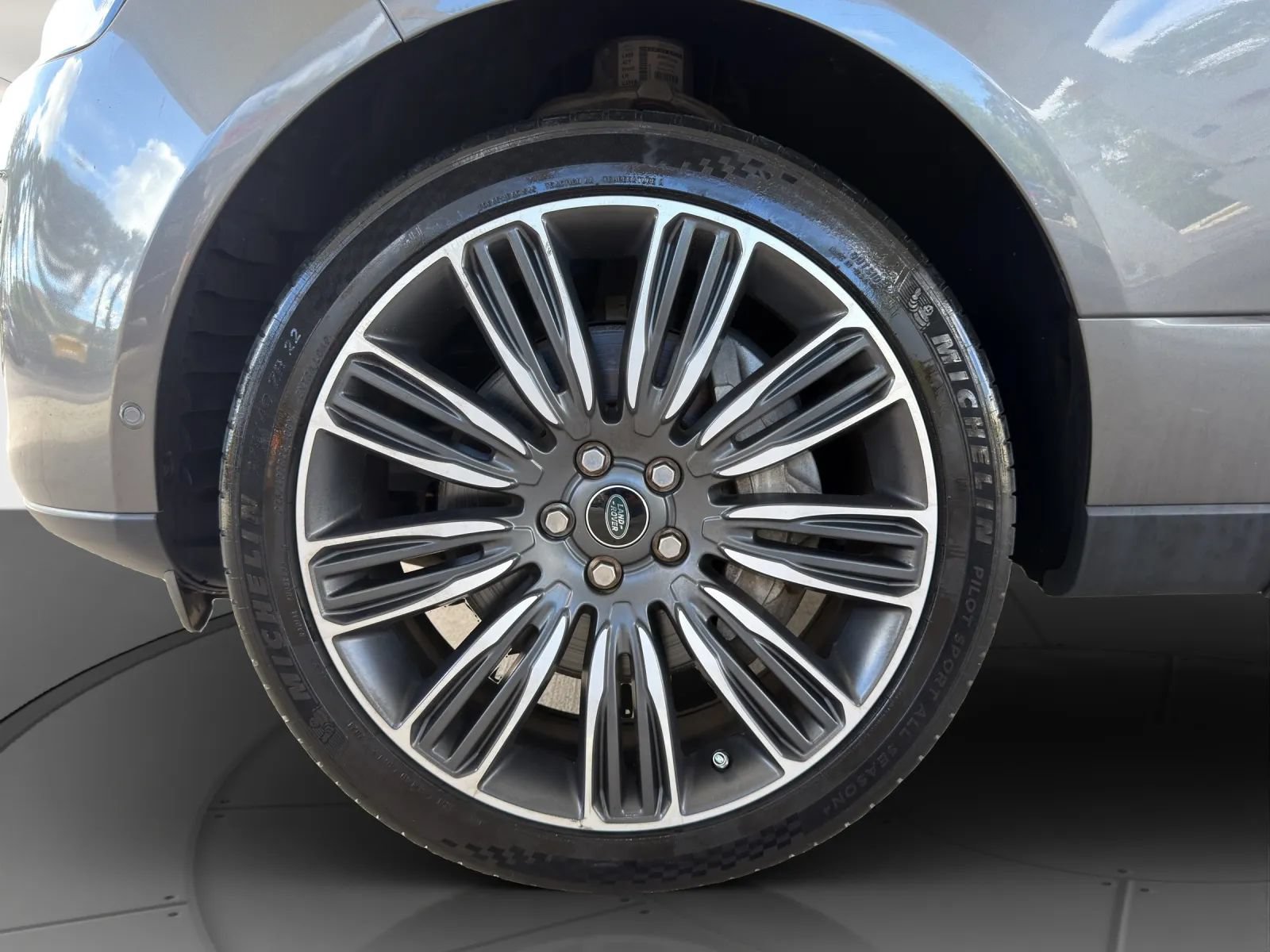 Used 2015 Land Rover Range Rover Supercharged AWD/4WD image 22