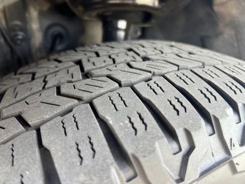 Used 2020 Toyota Highlander XLE image 14