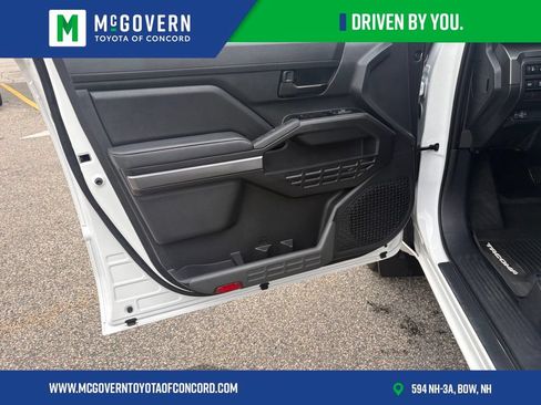 Used 2025 Toyota Tacoma SR5 AWD/4WD image 17