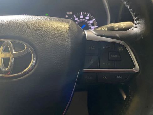 Used 2021 Toyota Highlander XLE AWD/4WD image 23