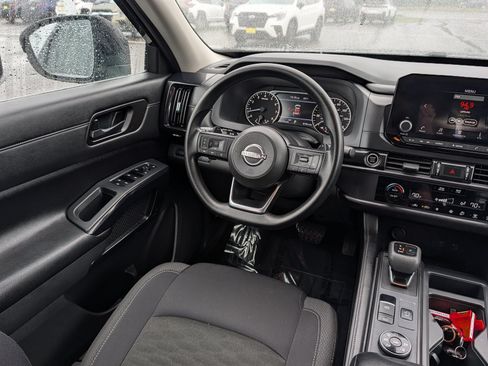 Used 2024 Nissan Pathfinder S AWD/4WD image 9