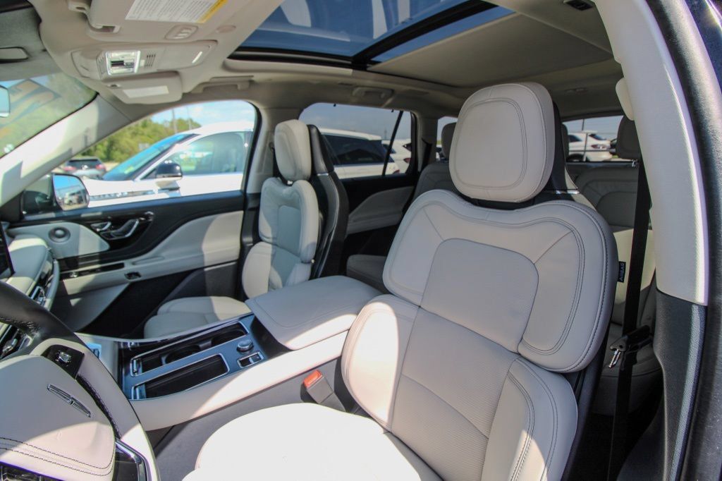 Used 2025 Lincoln Aviator Reserve w/ Equipment Group 201A AWD/4WD image 16