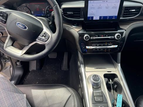 Used 2023 Ford Explorer Limited AWD/4WD image 11