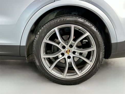 Certified 2023 Porsche Cayenne image 12