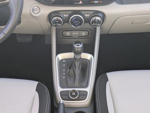 Certified 2024 Hyundai Venue SEL image 19