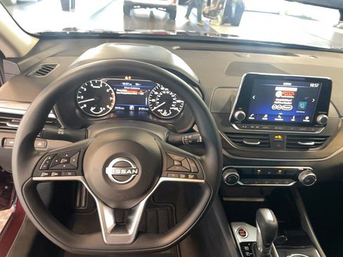 Used 2024 Nissan Altima 2.5 SV image 14