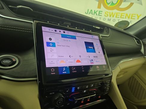 Certified 2023 Jeep Grand Cherokee Limited w/ Luxury Tech Group II AWD/4WD image 20