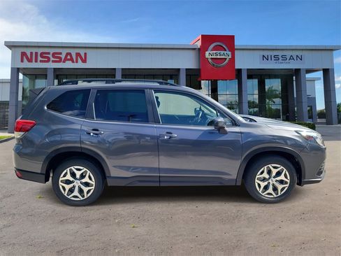 Used 2024 Subaru Forester Premium image 3