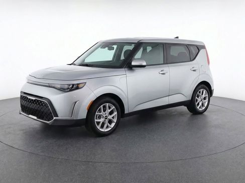 Used 2025 Kia Soul LX w/ LX Technology Package FWD image 3