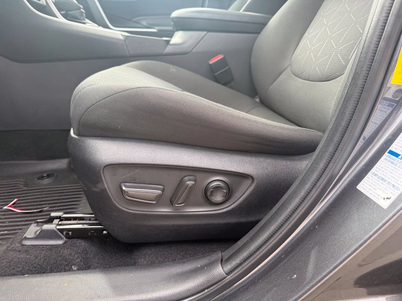 Used 2022 Toyota RAV4 XLE w/ Convenience Package AWD/4WD image 5