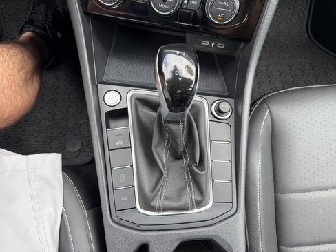 Used 2024 Volkswagen Jetta SE FWD image 22