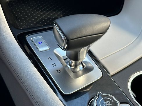 Used 2025 Genesis G70 2.5T image 22