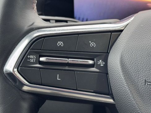 Used 2024 Chevrolet Traverse LT image 8