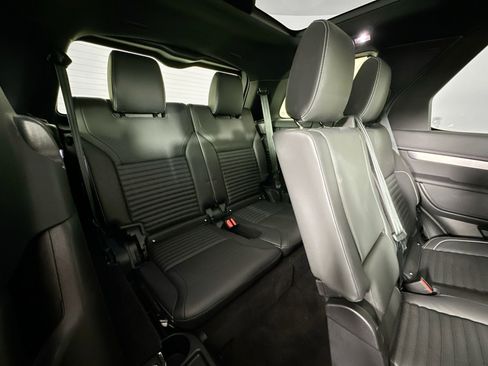 Used 2024 Land Rover Discovery Dynamic SE image 27