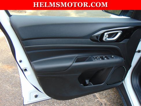 New 2026 Jeep Compass Latitude image 20