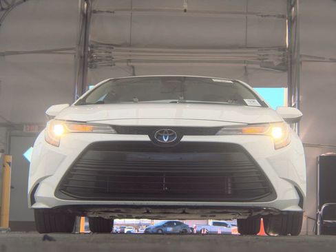 Used 2023 Toyota Corolla LE image 4