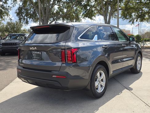 Certified 2023 Kia Sorento LX image 8