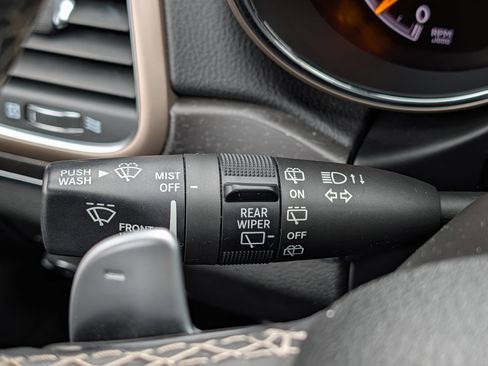 Used 2016 Jeep Grand Cherokee Limited w/ Trailer Tow Group IV image 32