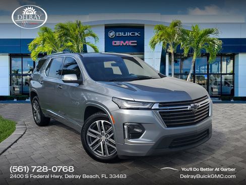 Used 2023 Chevrolet Traverse High Country FWD image 1