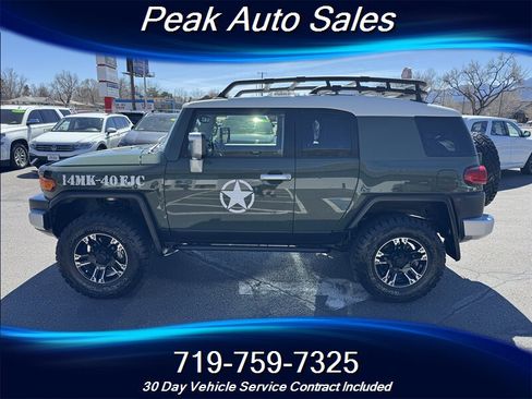 Used 2014 Toyota FJ Cruiser 4WD w/ Upgrade Package image 4