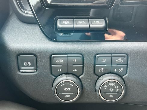 New 2026 Chevrolet Silverado 2500 ZR2 image 11